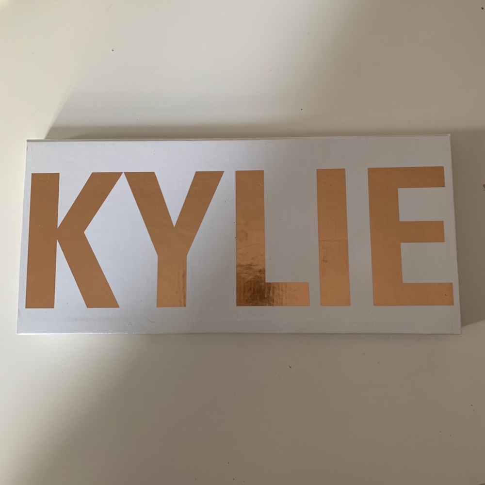 KYLIE COSMETICS ROYAL PEACH PALETTE (gently used)